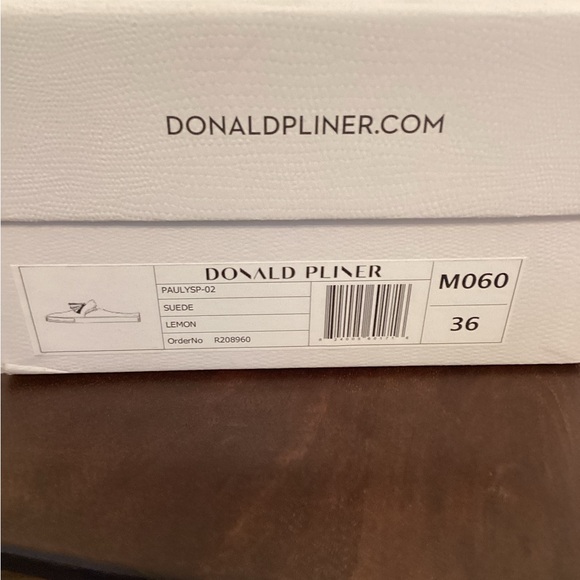 Donald Pliner Great Lemon Genuine Suede Slip Ons with Colorful Tassels Size 6 - Picture 10 of 10